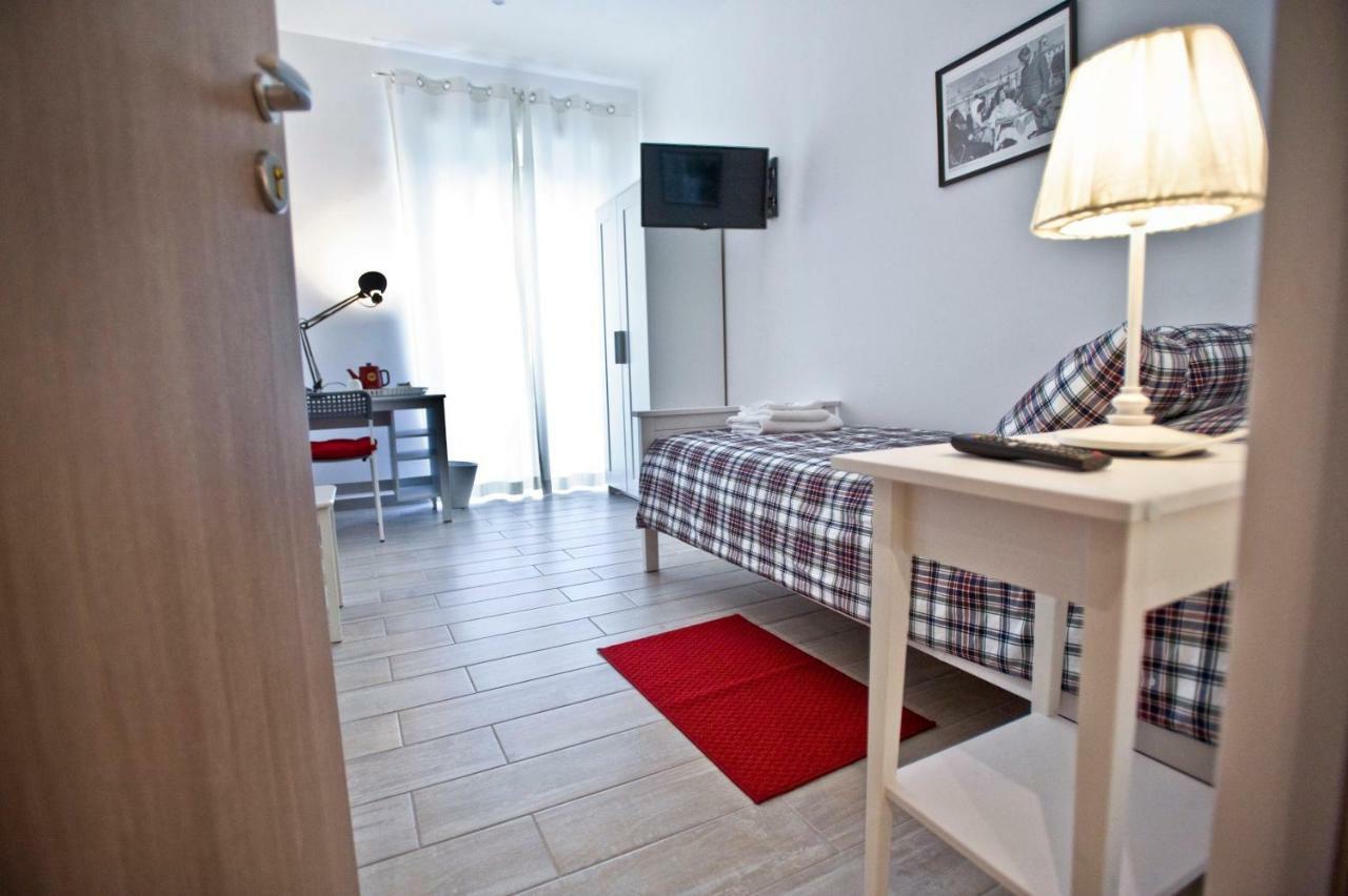 Fellini Bed & Breakfast Rome Bagian luar foto