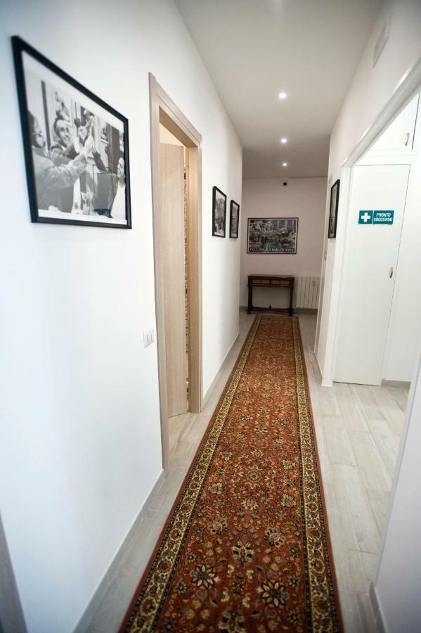 Fellini Bed & Breakfast Rome Bagian luar foto